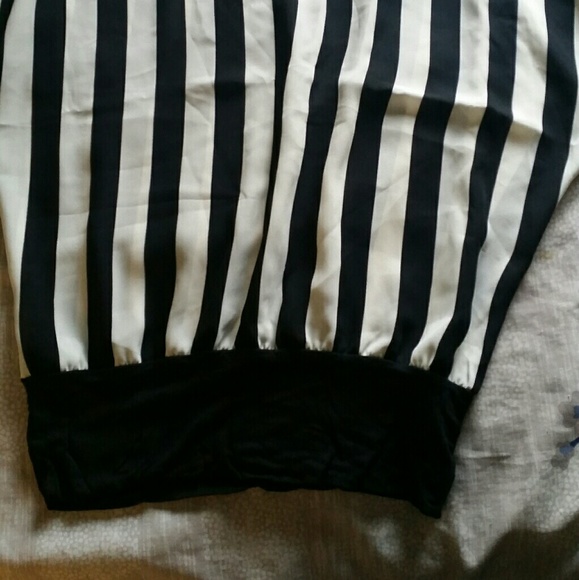 Womens top - Picture 3 of 3